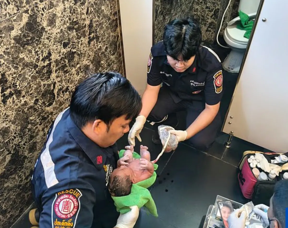 Bé gái sơ sinh sống sót thần kỳ sau khi bị bỏ trong hộp nước bồn cầu- Ảnh 2.