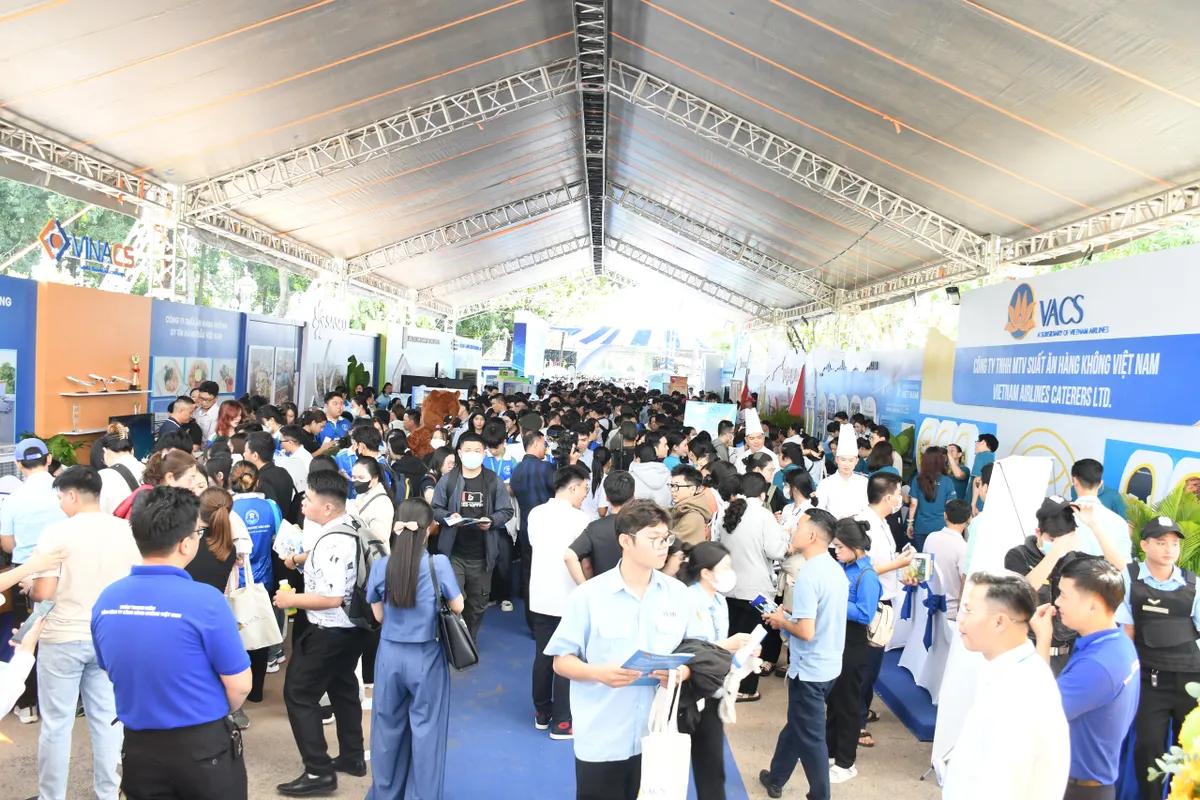 Nhu cầu gần 900 người, sân bay Long Thành gia hạn thời gian nhận hồ sơ tuyển lao động - Ảnh 2.