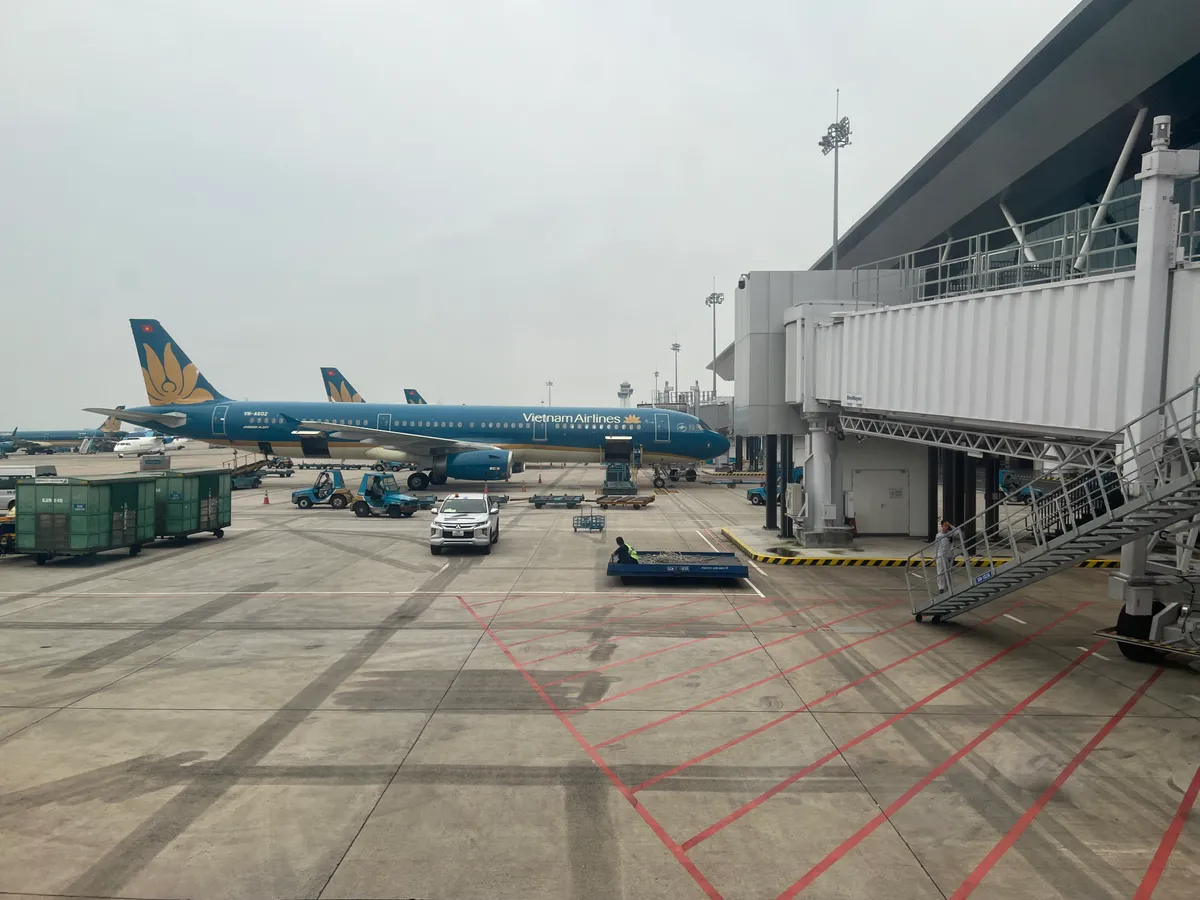 Nhu cầu vượt ngưỡng, Nội Bài và Tân Sơn Nhất điều chỉnh slot bay ‘giờ vàng’ - Ảnh 3.