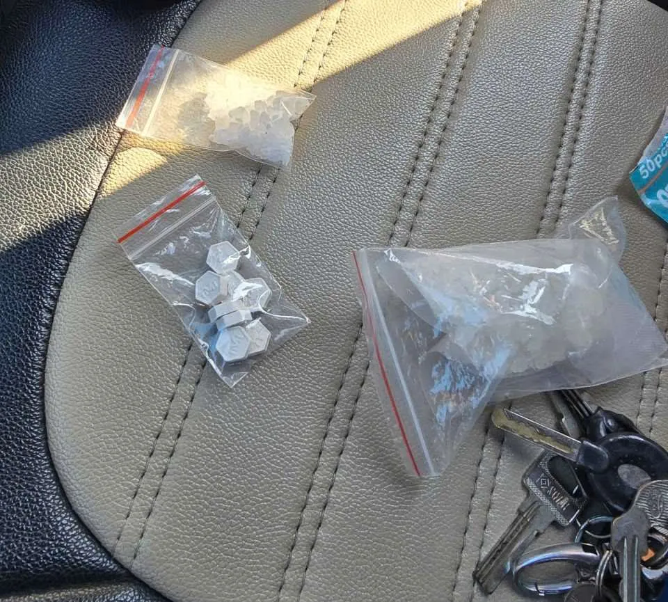 Bắt trùm ma túy Quảng Ninh, thu 13,5kg pháo nổ, 1 khẩu súng và 15 viên đạn - Ảnh 2.