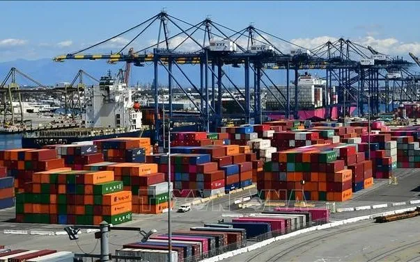 Quang cảnh cảng hàng hóa tại tỉnh Giang Tô, Trung Quốc. (Ảnh: THX/TTXVN)