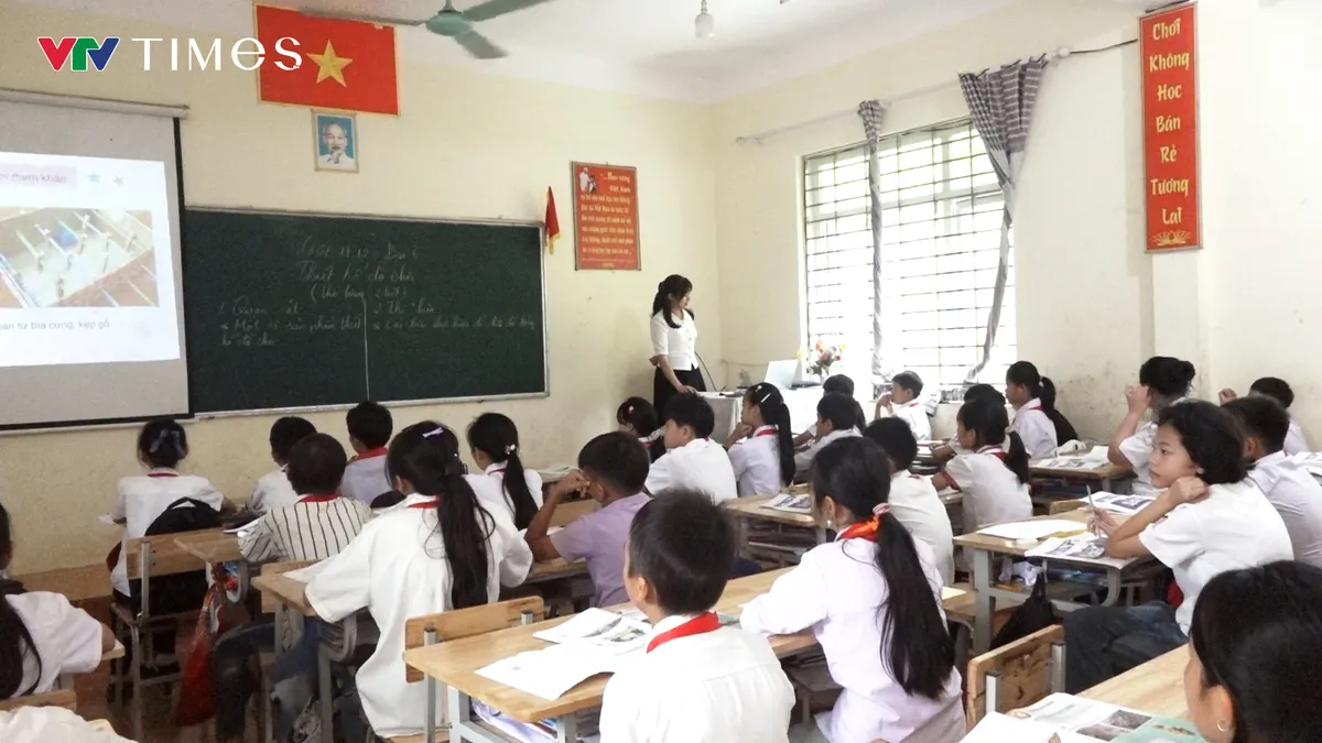 Ma Ly Pho: Những người thầy bền bỉ thắp chữ giữa lưng trời - Ảnh 1.