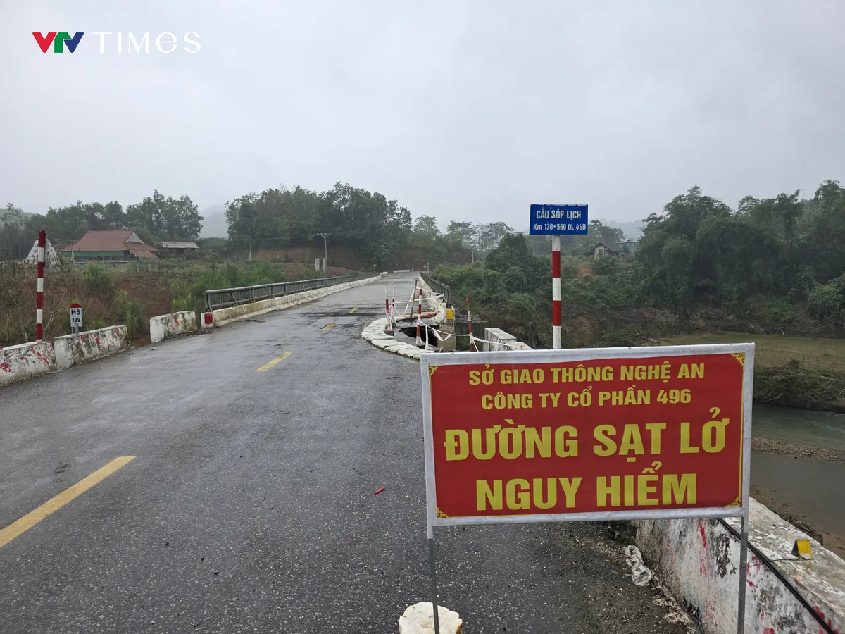 Nghệ An: Tuyến quốc lộ có hàng loạt điểm sạt lở nghiêm trọng - Ảnh 4.