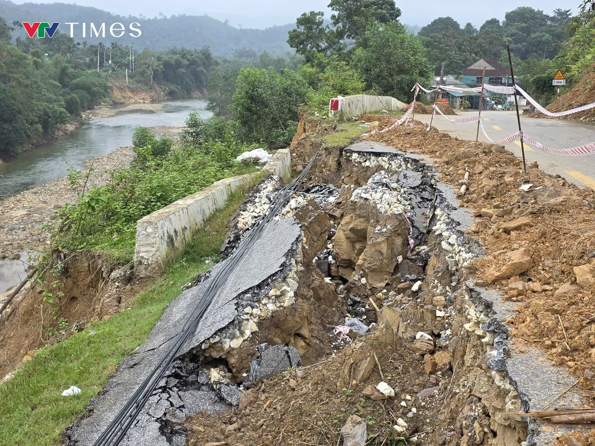 Nghệ An: Tuyến quốc lộ có hàng loạt điểm sạt lở nghiêm trọng - Ảnh 1.