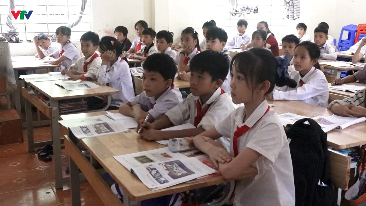 Ma Ly Pho: Những người thầy bền bỉ thắp chữ giữa lưng trời - Ảnh 2.