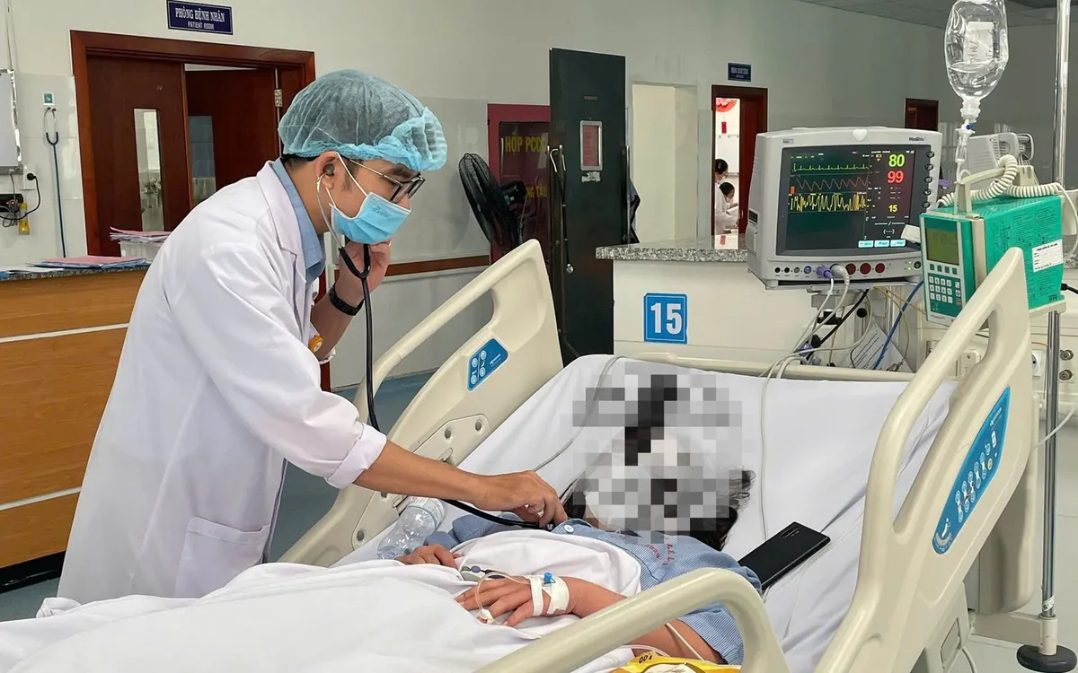 Bệnh nhân 19 tuổi ở TP HCM bị sốc nặng do sốt xuất huyết