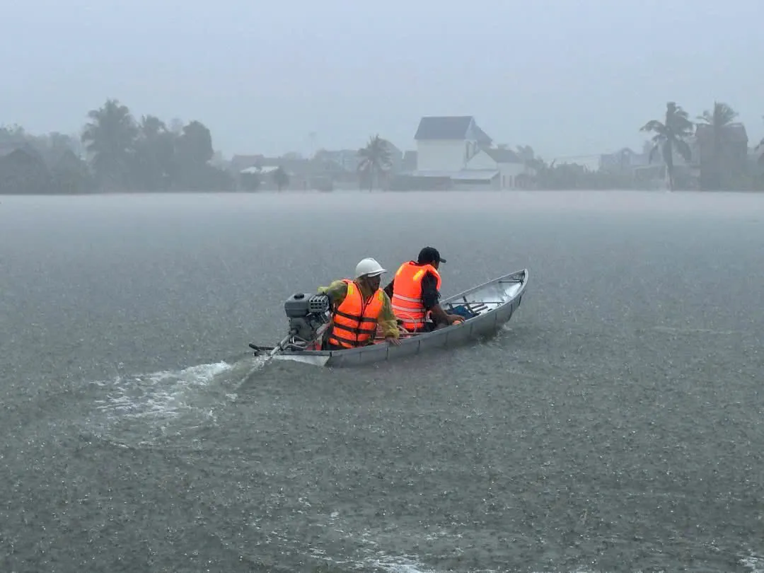 Đắk Lắk: Huy động hơn 12.300 cán bộ, chiến sĩ ứng phó với mưa lũ - Ảnh 2.