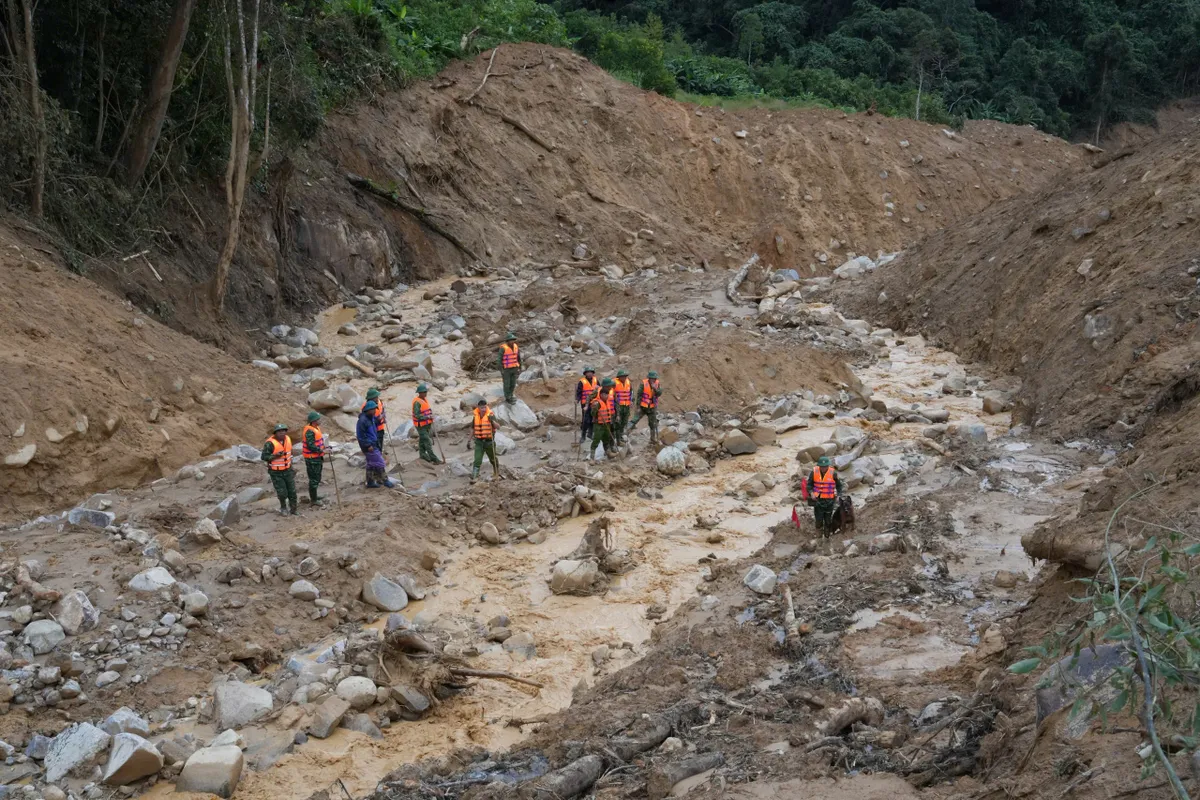 Đà Nẵng: Tìm thấy thi thể đầu tiên trong vụ sạt lở ở Hùng Sơn - Ảnh 2.