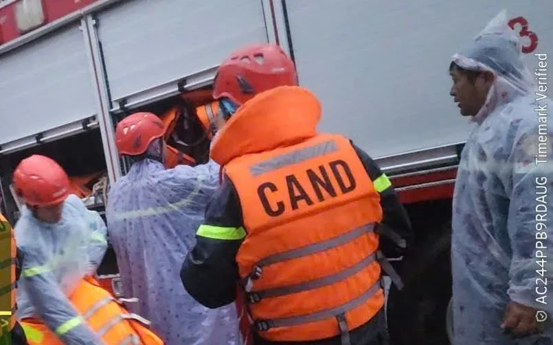 Các lực lượng cứu hộ, cứu nạn của tỉnh Lâm Đồng đã nhanh chóng có mặt tại hiện trường để triển khai công tác tìm kiếm.