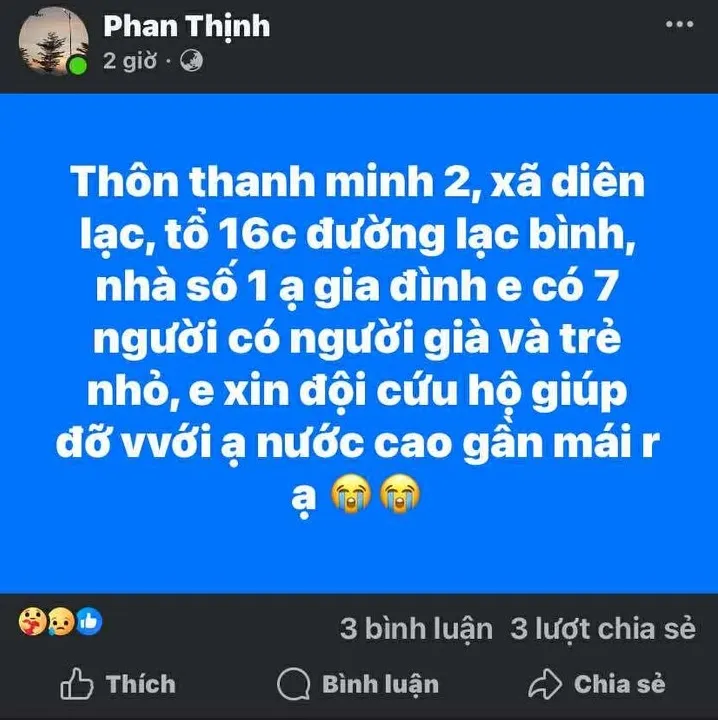 Người dân tại các tỉnh miền Trung kêu cứu do nước lũ dâng cao - Ảnh 1.