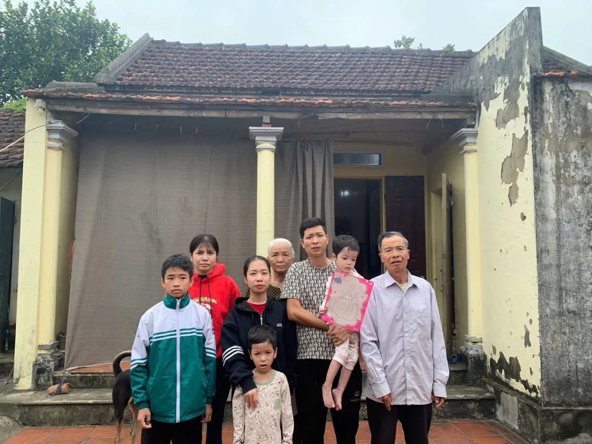 20 triệu đồng để cứu con là quá xa vời với gia đình nông dân nghèo - Ảnh 1.