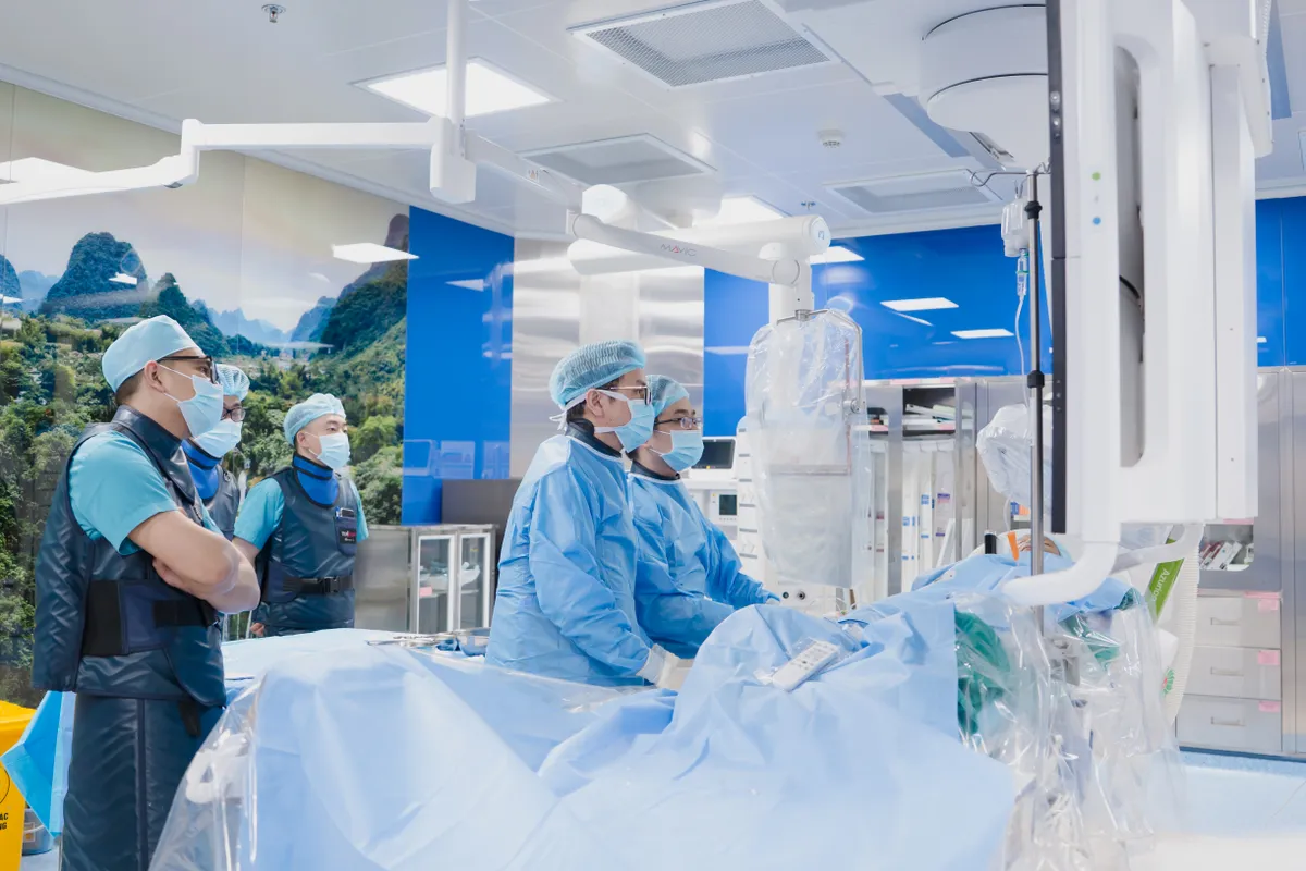 Cứu tim cụ bà 91 tuổi bằng nong bóng phủ thuốc- Ảnh 3.