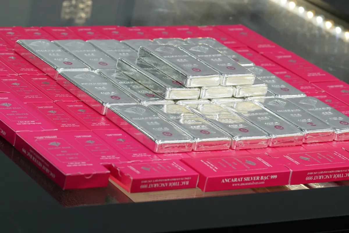 Giá vàng giảm mạnh - Ảnh 2.