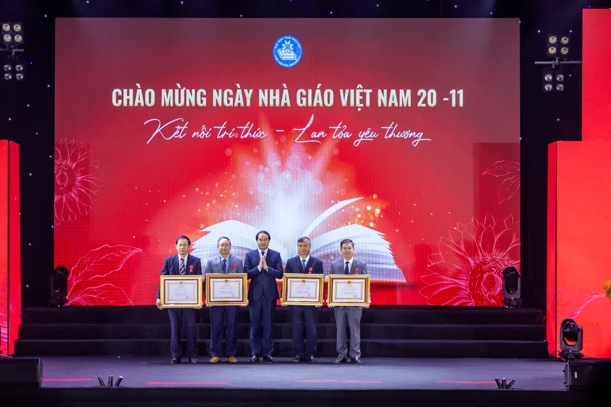 Đại học Thái Nguyên ra mắt ứng dụng “Sinh viên Số – S-TNU”: Tất cả trong một cho học tập thông minh- Ảnh 3.
