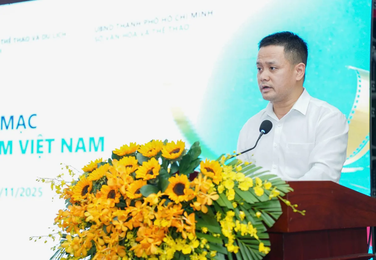 LHP Việt Nam lần thứ XXIV: Cơn sốt "Mưa đỏ" có tạo áp lực cho Ban giám khảo?- Ảnh 2. LHP Việt Nam lần thứ XXIV: Cơn sốt "Mưa đỏ" có tạo áp lực cho Ban giám khảo?- Ảnh 2.