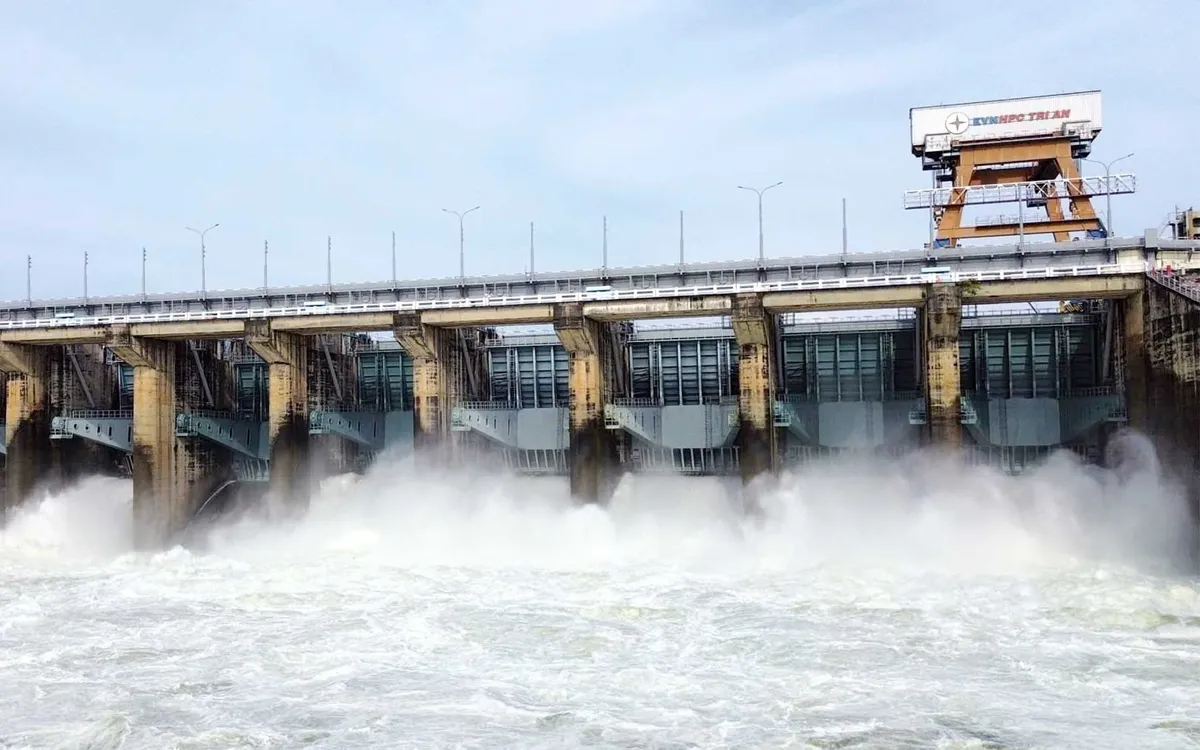 Thủy điện Trị An tăng lượng nước xả xuống hạ du. Ảnh: Hoàng Lộc