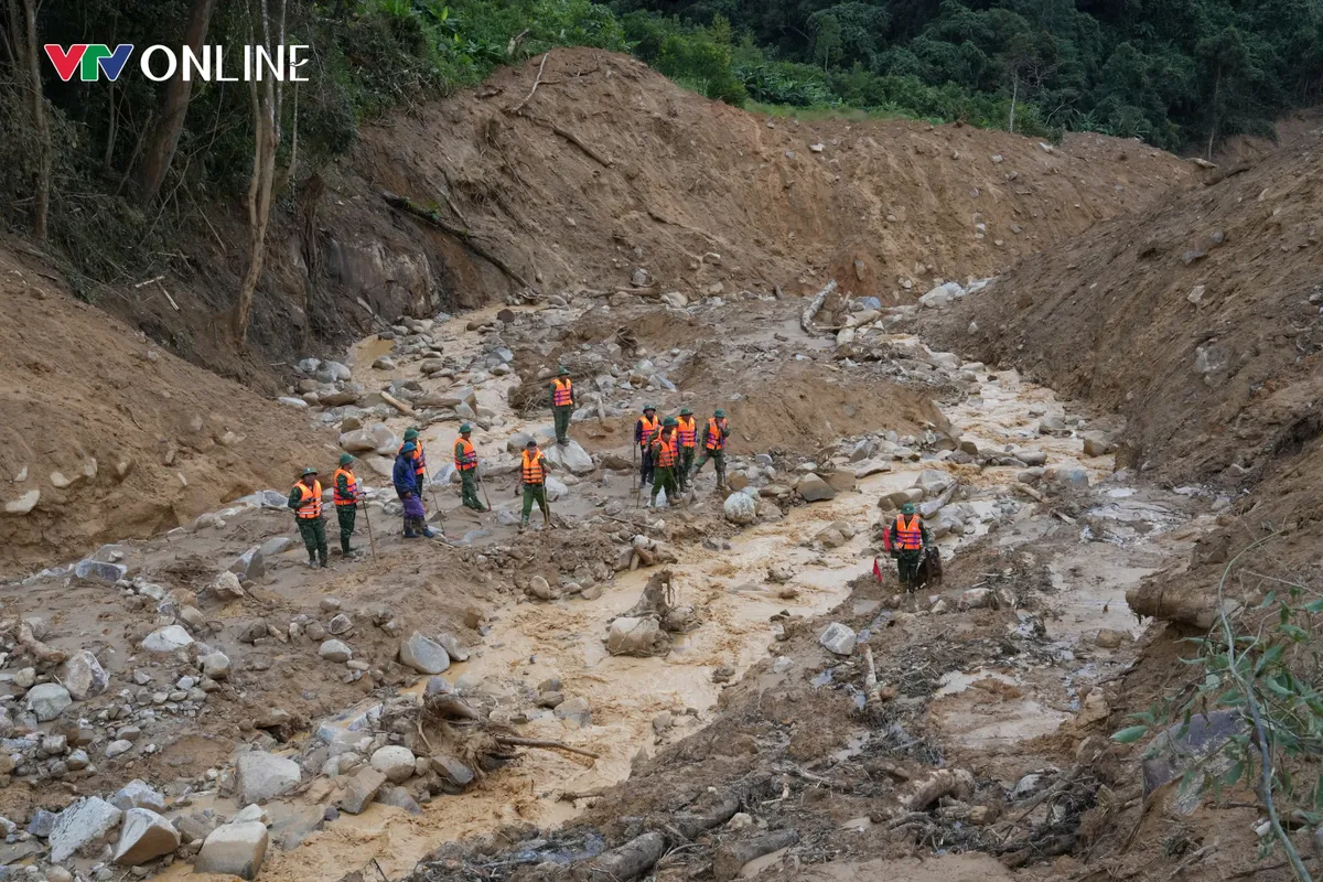 Giải mã hiện tượng mưa lũ bất thường ở miền Trung - Ảnh 2.