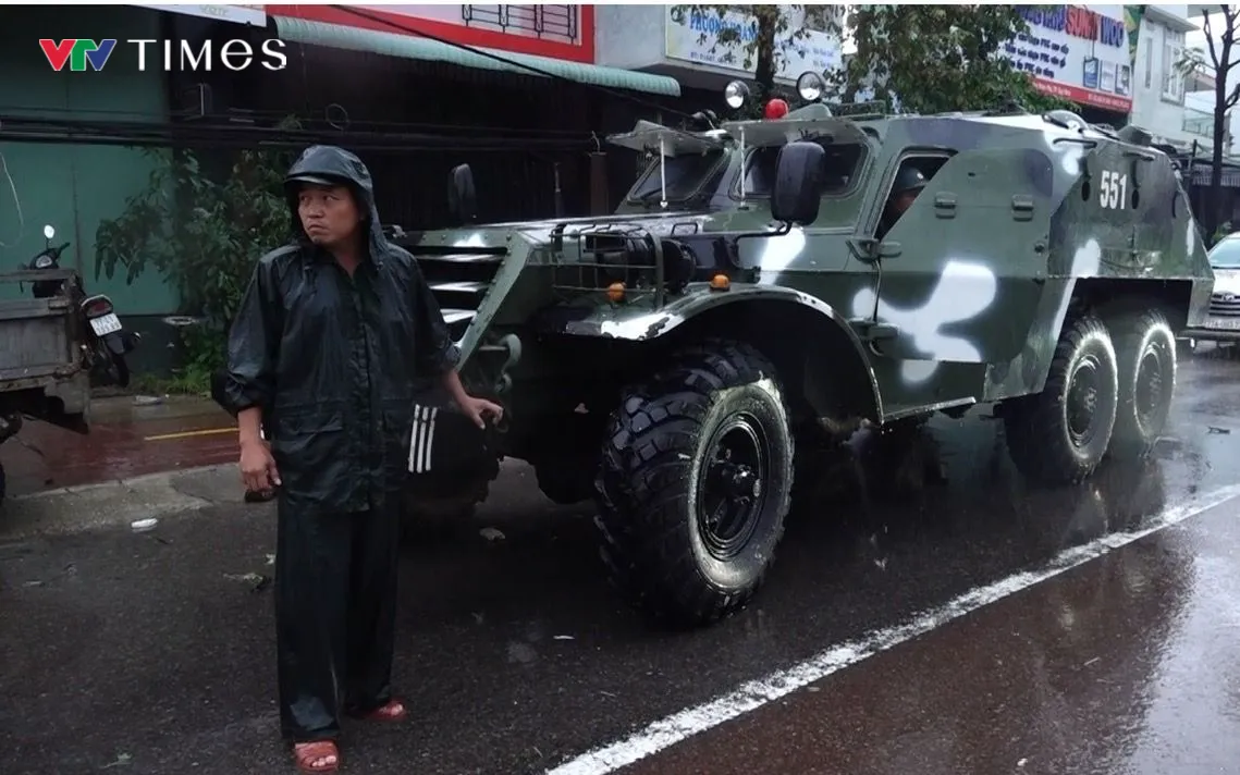 Quân đội đưa xe thiết giáp, sử dụng flycam ứng cứu nhân dân