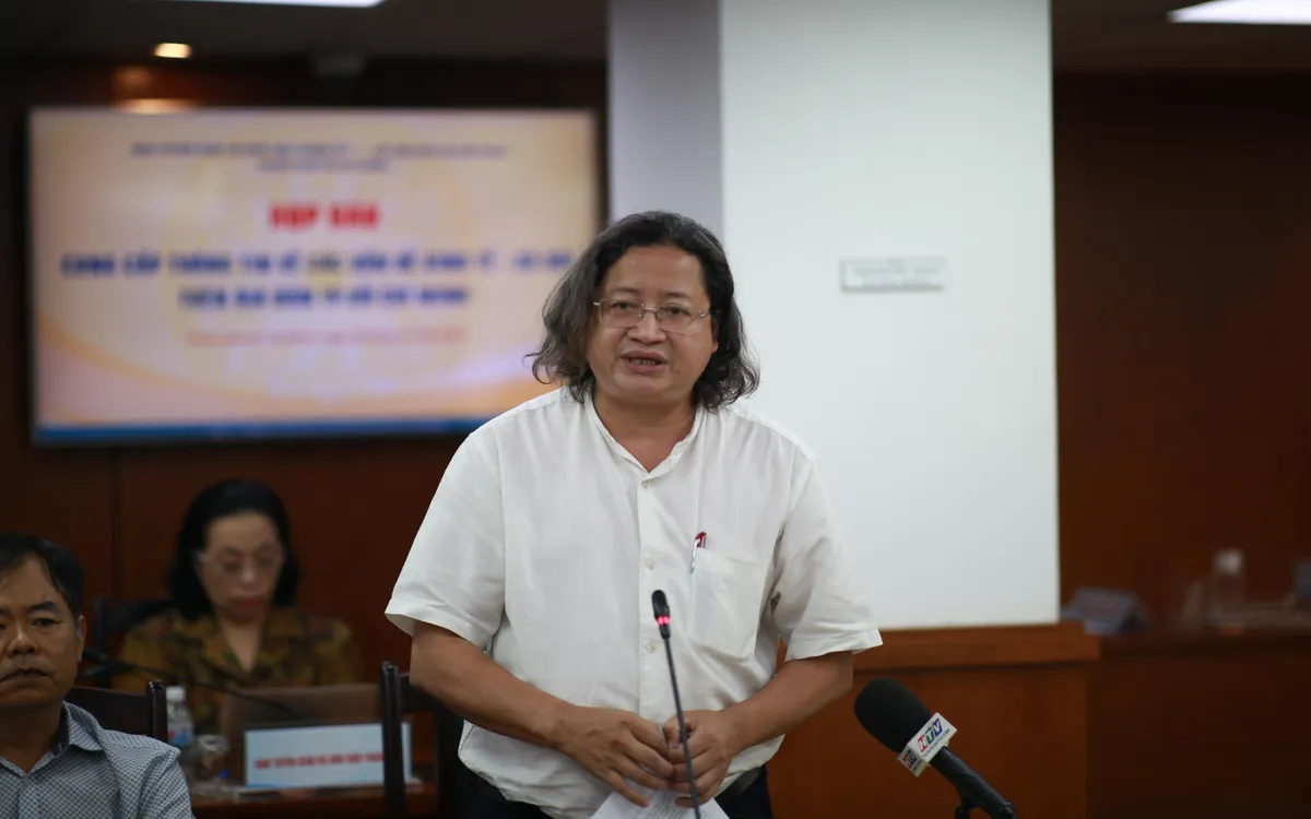 Ông Nguyễn Minh Nhựt, Phó giám đốc Sở VHTT TP Hồ Chí Minh thông tin về Hội nghị di sản toàn thành, chiều 20/11.