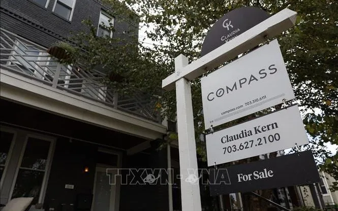 Một ngôi nhà treo biển rao bán tại Washington, DC, Mỹ. Ảnh: THX/TTXVN
