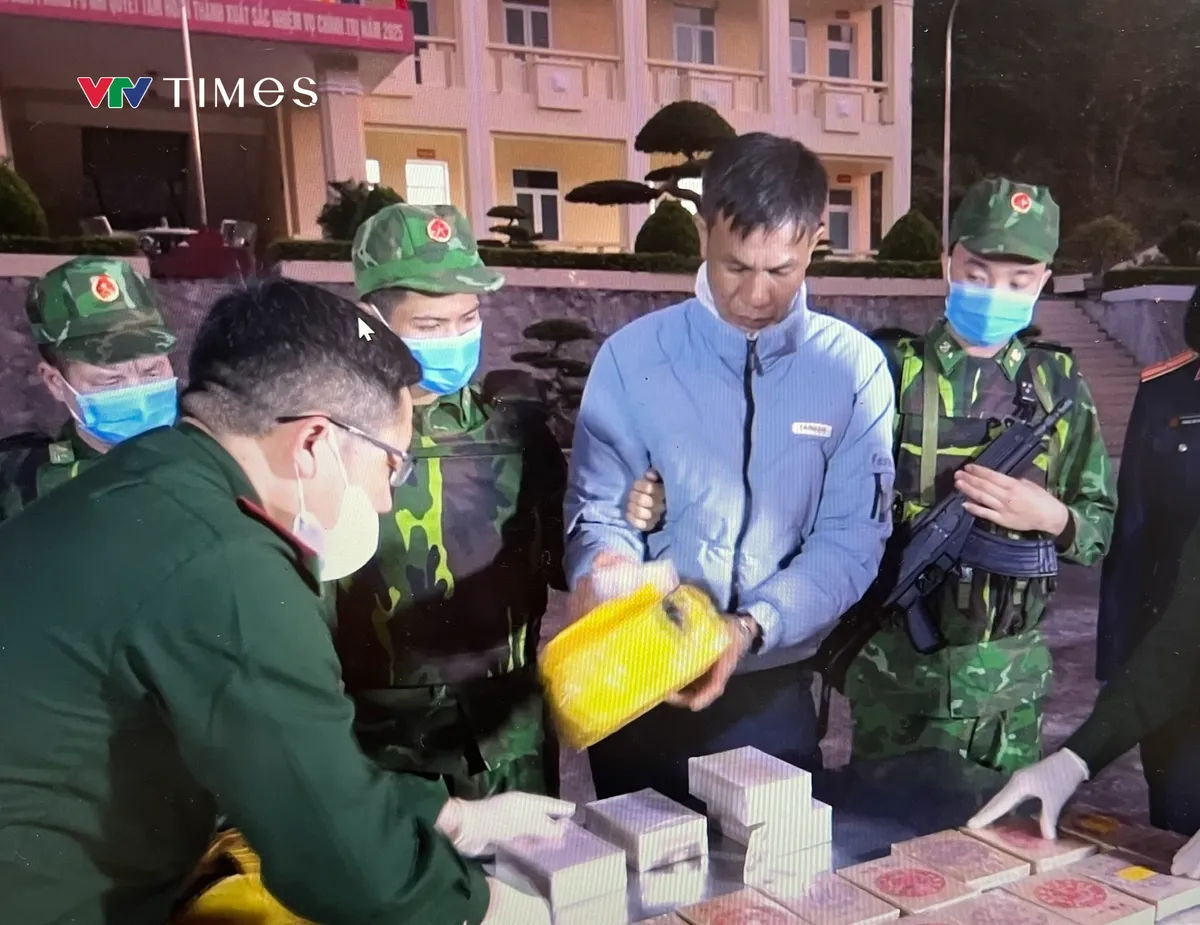  BĐBP Thanh Hóa tóm gọn đối tượng vận chuyển 32 bánh Heroin - Ảnh 1.