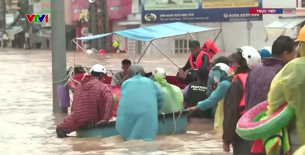 Kh&aacute;nh H&ograve;a cấm xe qua đ&egrave;o Cả, đ&egrave;o Cổ M&atilde; do sạt lở nghi&ecirc;m trọng - Ảnh 2.