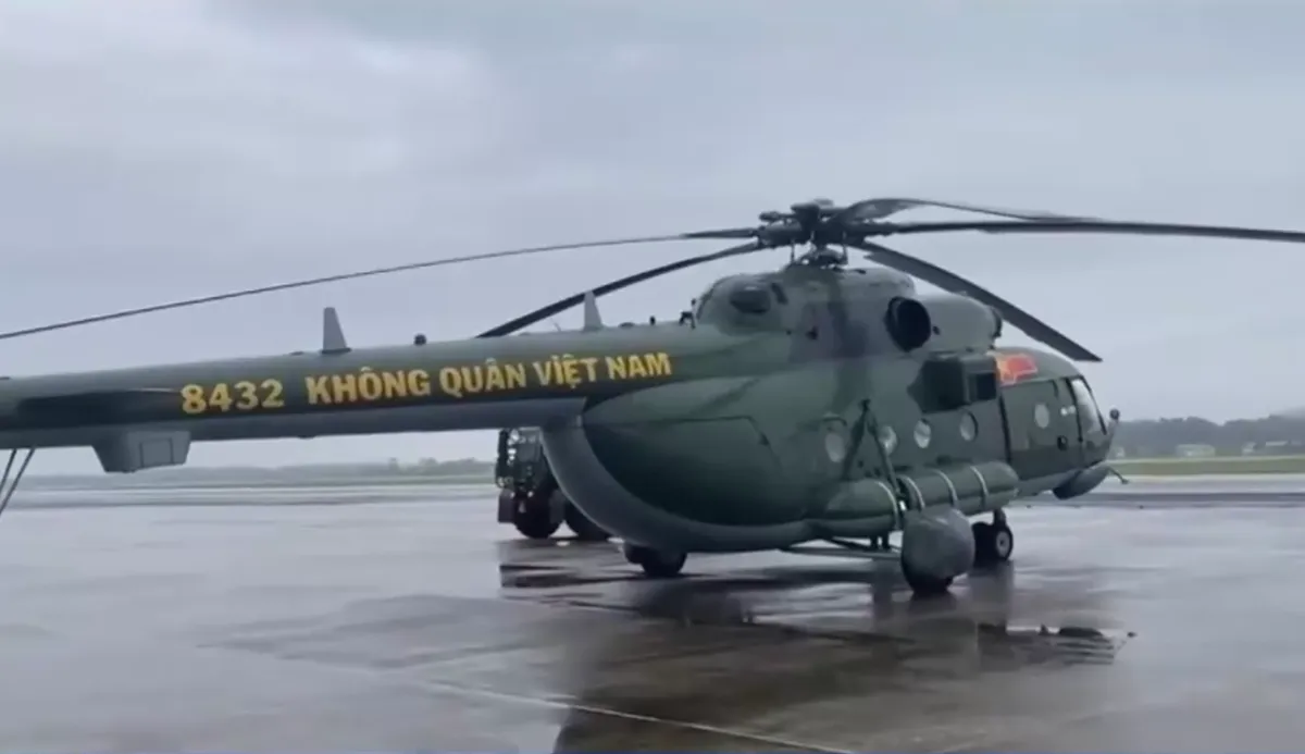 Đắk Lắk: Hàng nghìn hộ dân cô lập, trực thăng và lực lượng cứu hộ chạy đua tiếp tế lương thực - Ảnh 4.