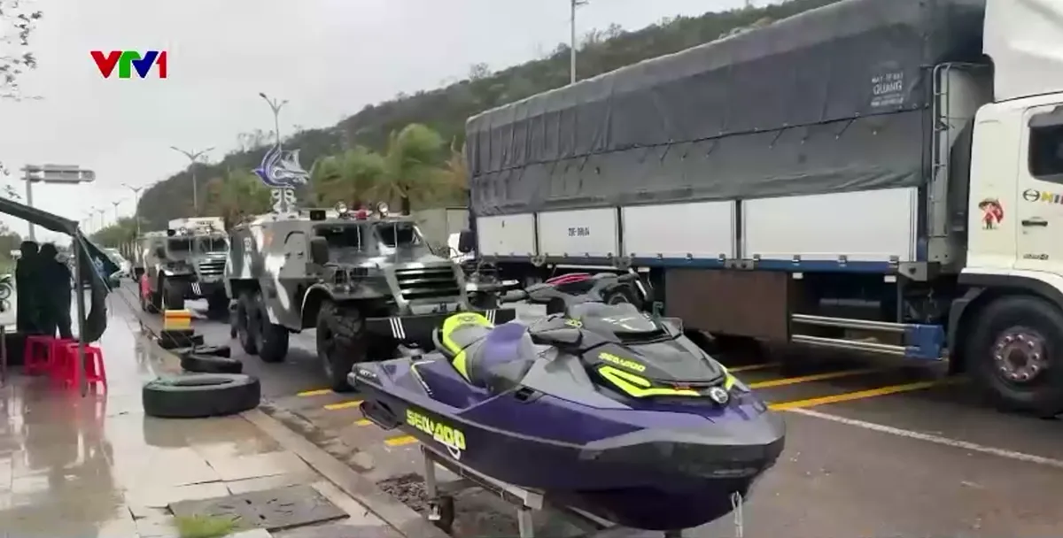 Gia Lai gấp rút cứu trợ người dân vùng ngập lụt và khắc phục giao thông chia cắt- Ảnh 2. Gia Lai gấp rút cứu trợ người dân vùng ngập lụt và khắc phục giao thông chia cắt- Ảnh 2.