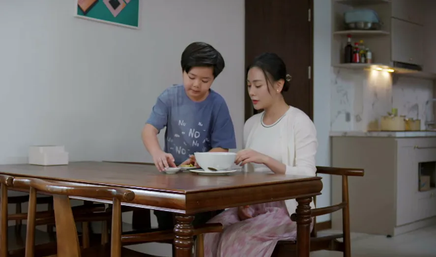 Gió ngang khoảng trời xanh - Tập 45: Buổi tối hàn gắn ngọt lịm của đôi vợ chồng suýt ly hôn Lam - Toàn- Ảnh 9.