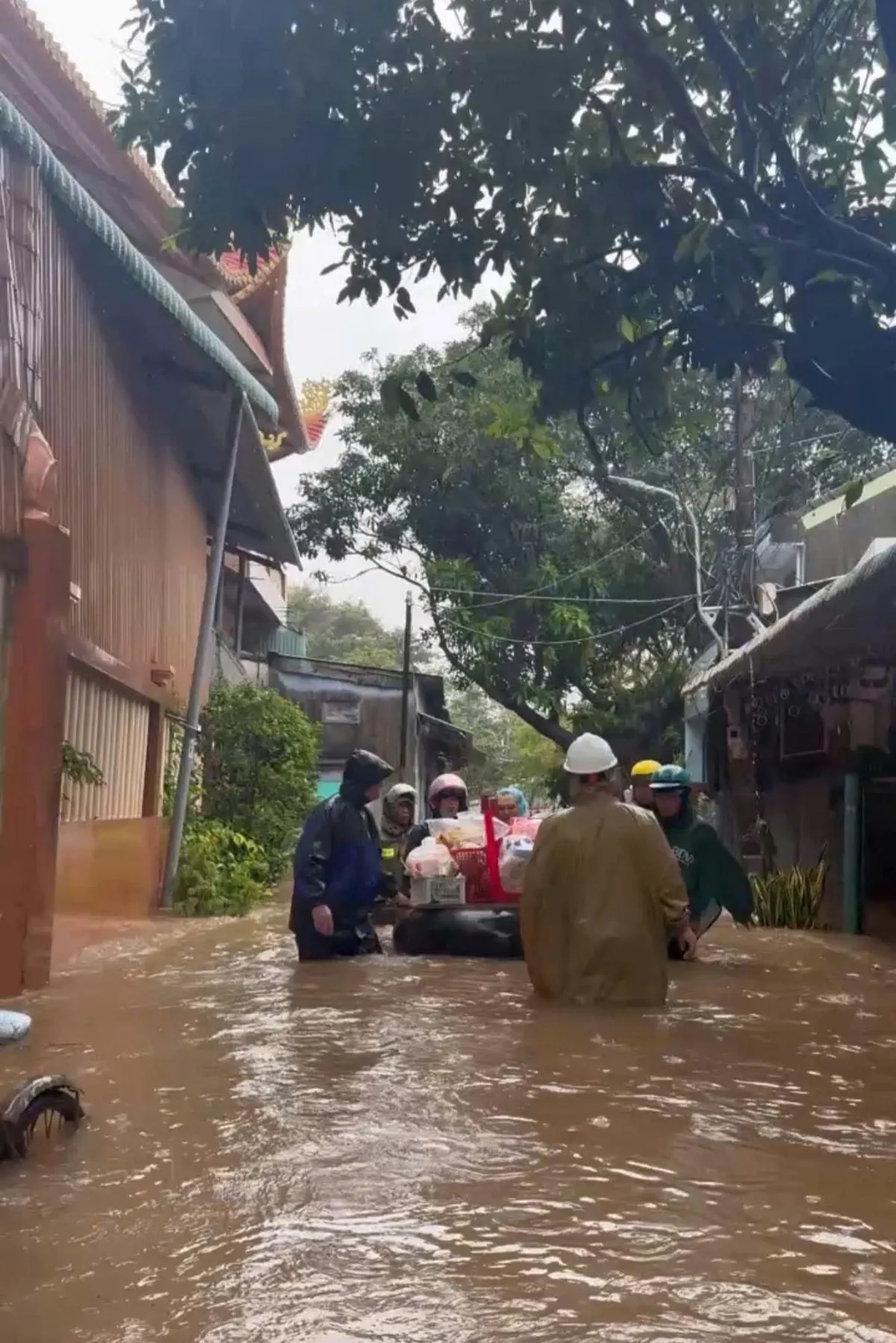 Thủy điện Sông Ba Hạ điều tiết giảm lũ cho hạ du - Ảnh 1.