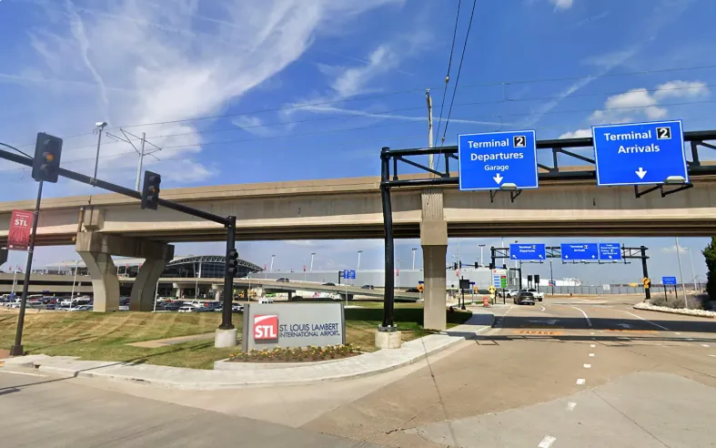 Sân bay quốc tế St. Louis Lambert (Ảnh: Google Maps Street View)