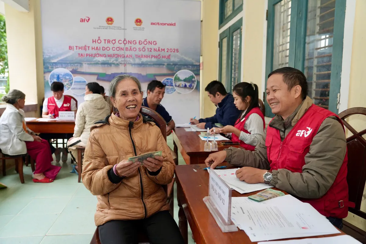 Hỗ trợ người dân nghèo bị ảnh hưởng bởi mưa bão, ngập lụt tại TP Huế - Ảnh 2.