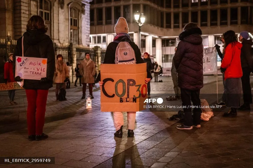 Cháy lớn làm gián đoạn đàm phán tại COP30, hàng ngàn đại biểu phải sơ tán - Ảnh 2.