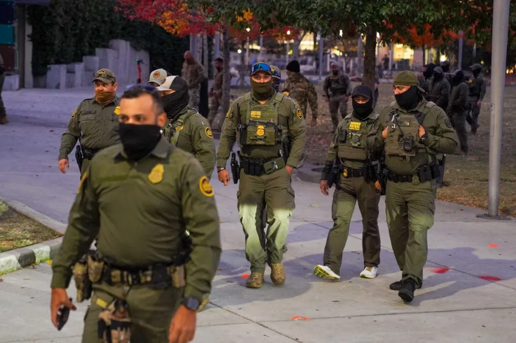 Mỹ bắt giữ hơn 250 người trong chiến dịch trấn áp nhập cư tại North Carolina - Ảnh 1.