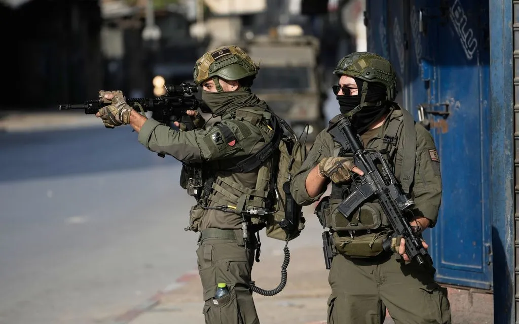 Binh lính Israel tại thành phố Nablus, Bờ Tây, ngày 20/11/2025 (Ảnh: AP)