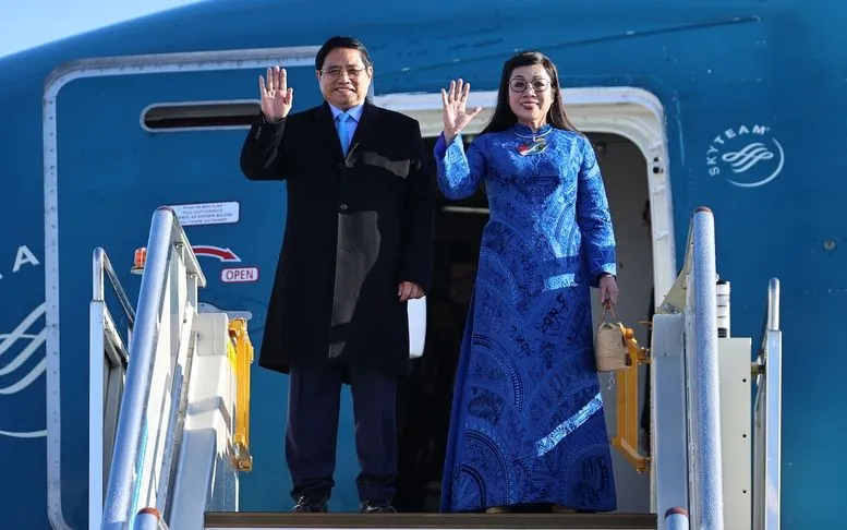 Thủ tướng Chính phủ Phạm Minh Chính cùng Phu nhân và Đoàn đại biểu cấp cao Việt Nam tới Nam Phi - Ảnh: VGP/Nhật Bắc