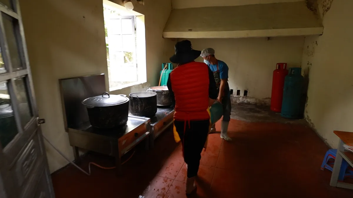 Mùa đông khắc nghiệt và nỗi lo từ khu vệ sinh xuống cấp của trường Sàng Ma Sáo- Ảnh 4. Mùa đông khắc nghiệt và nỗi lo từ khu vệ sinh xuống cấp của trường Sàng Ma Sáo- Ảnh 4.