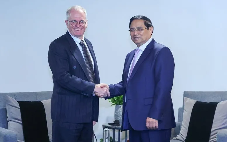 Thủ tướng Phạm Minh Chính tiếp Phó Chủ tịch Phòng Thương mại và Công nghiệp Nam Phi Neil Pollock - Ảnh: VGP