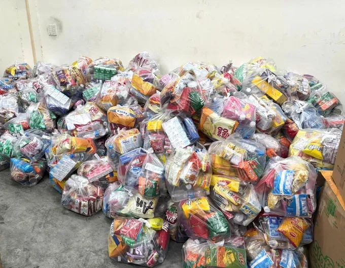 TP Hồ Chí Minh chuyển gấp 15 tấn hàng cho đồng bào vùng lũ - Ảnh 5.