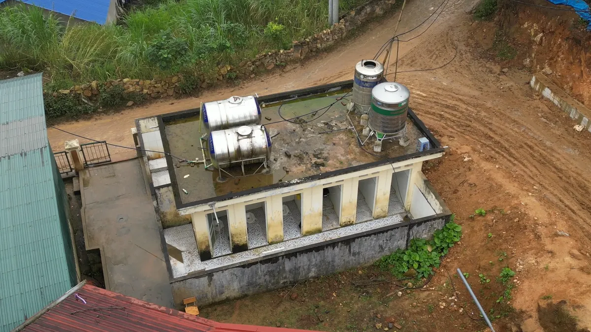 Mùa đông khắc nghiệt và nỗi lo từ khu vệ sinh xuống cấp của trường Sàng Ma Sáo- Ảnh 2. Mùa đông khắc nghiệt và nỗi lo từ khu vệ sinh xuống cấp của trường Sàng Ma Sáo- Ảnh 2.