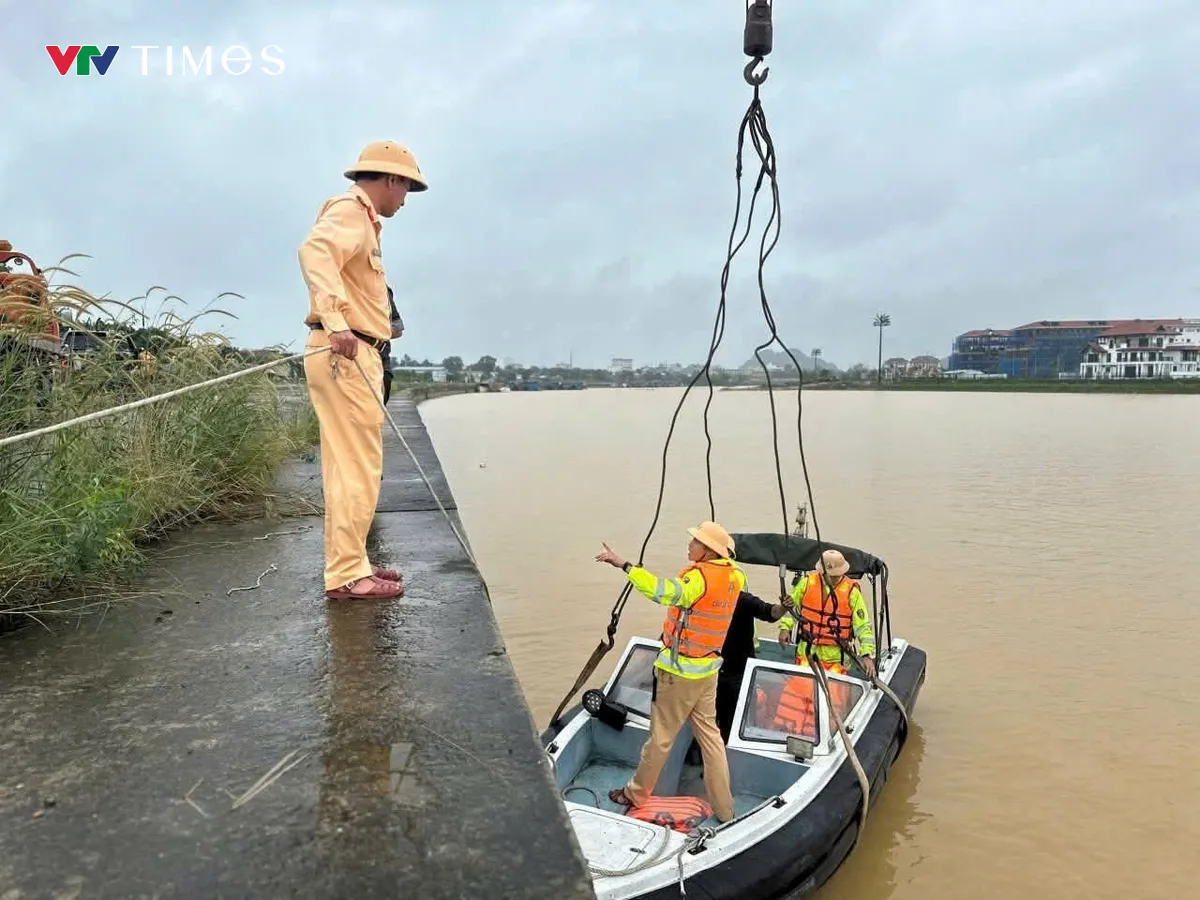 Cảnh sát giao thông Đà Nẵng khẩn cấp chi viện cho tỉnh Đắk Lắk ứng phó thiên tai - Ảnh 3.