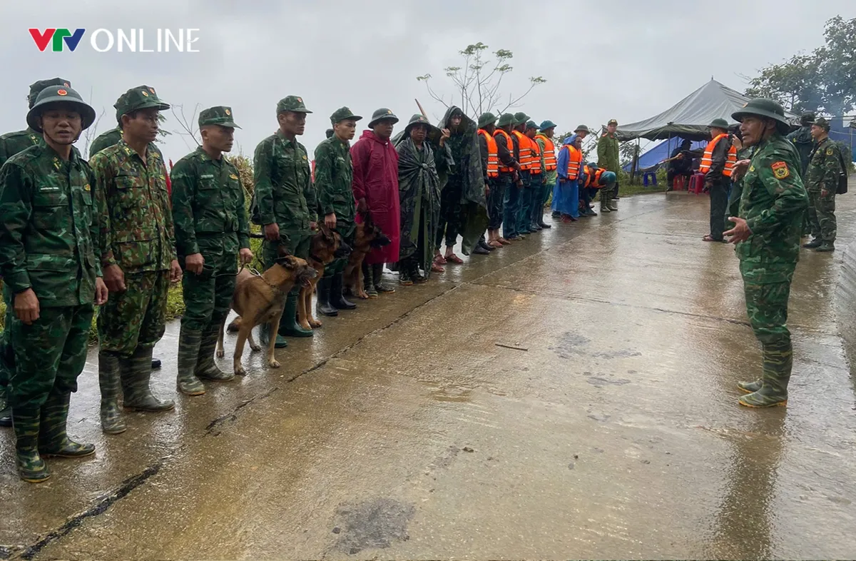 Nỗ lực t&igrave;m kiếm nạn nh&acirc;n mất t&iacute;ch ở H&ugrave;ng Sơn, Đ&agrave; Nẵng - Ảnh 4.
