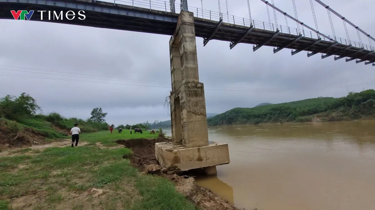 Nghệ An: Cầu treo bị x&oacute;i lở, người d&acirc;n mong muốn nhanh ch&oacute;ng khắc phục - Ảnh 2.