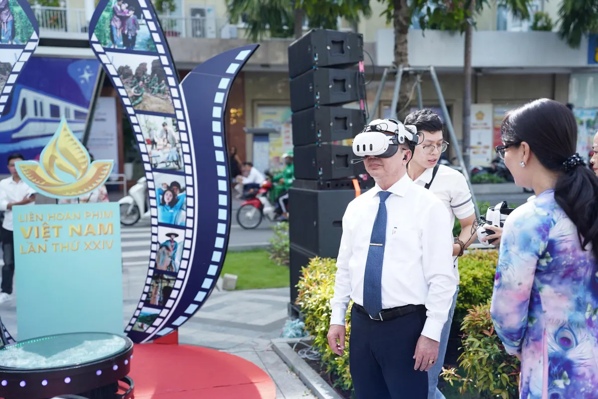Trải nghiệm đa phương tiện tại triển lãm TP Hồ Chí Minh qua góc nhìn điện ảnh - Ảnh 7.