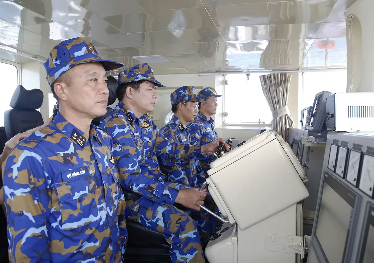 Hải quân Việt Nam và Trung Quốc hoàn thành Tuần tra liên hợp lần thứ 39 trên Vịnh Bắc Bộ - Ảnh 1.