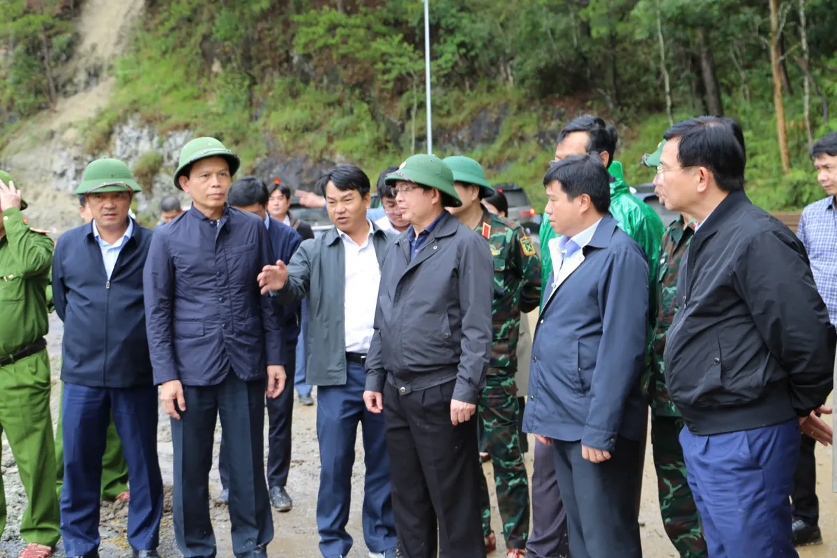 Phó Thủ tướng Hồ Quốc Dũng kiểm tra, chỉ đạo ứng phó và khắc phục thiên tai tại Lâm Đồng - Ảnh 4.