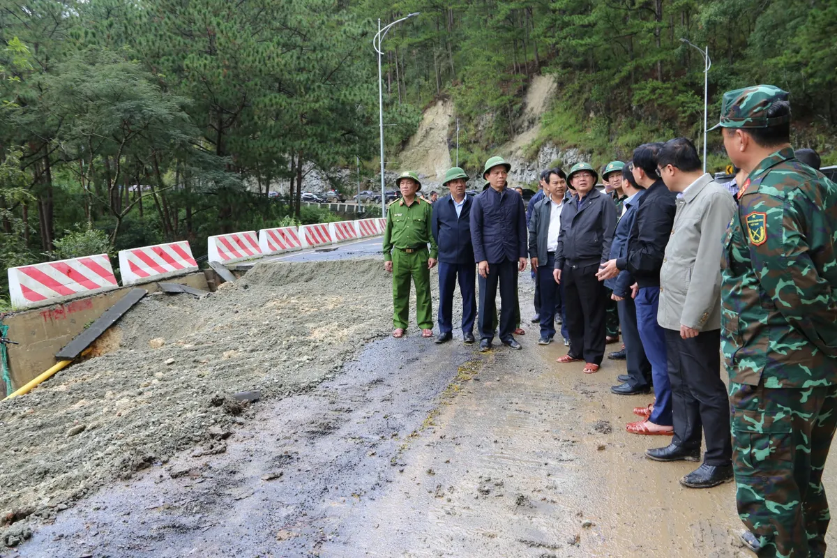 Phó Thủ tướng Hồ Quốc Dũng kiểm tra, chỉ đạo ứng phó và khắc phục thiên tai tại Lâm Đồng - Ảnh 1.