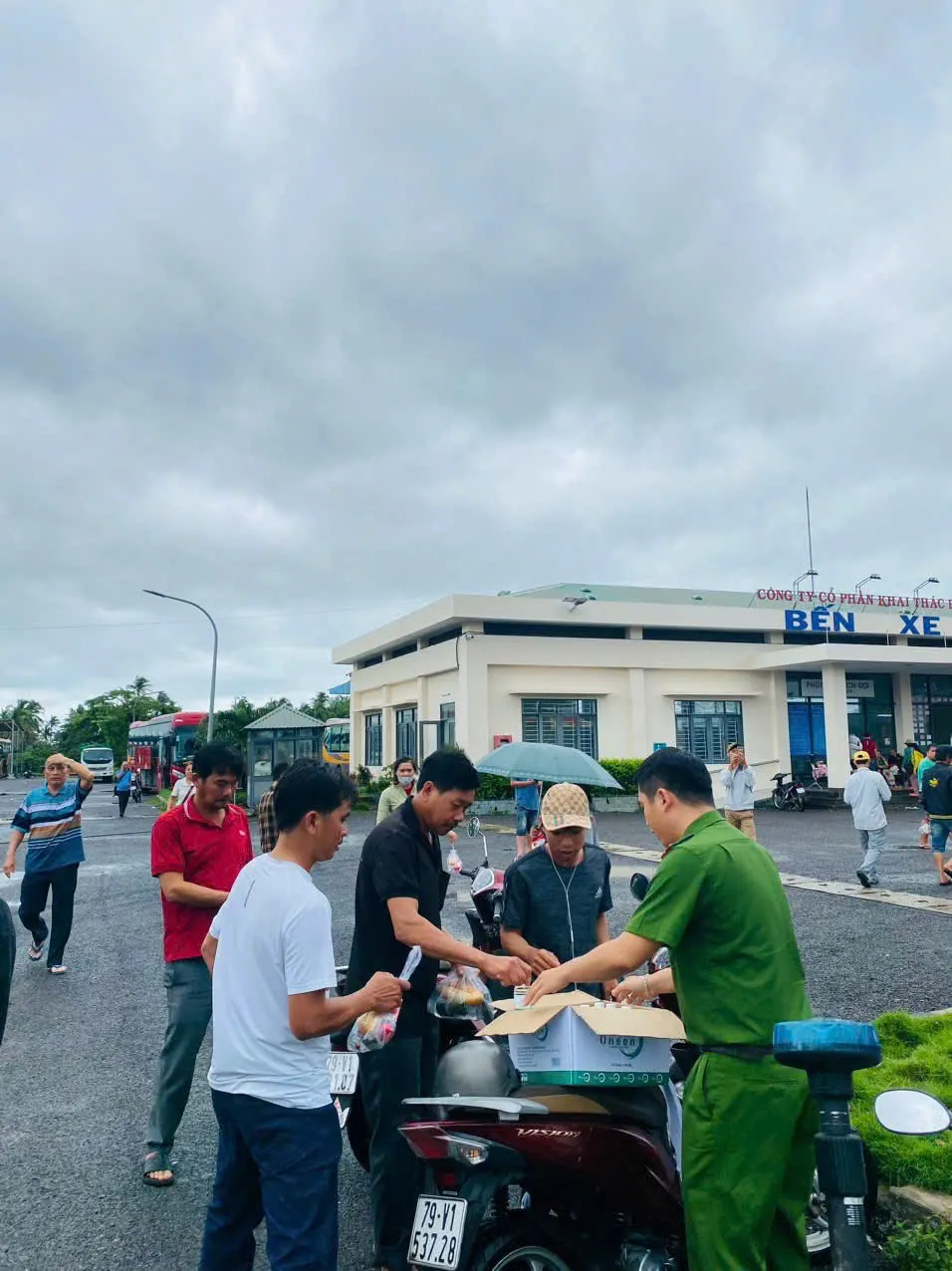 Kẹt xe tại hai đầu Đèo Cả, giao thông tê liệt giữa ranh Khánh Hòa - Đắk Lắk - Ảnh 3.