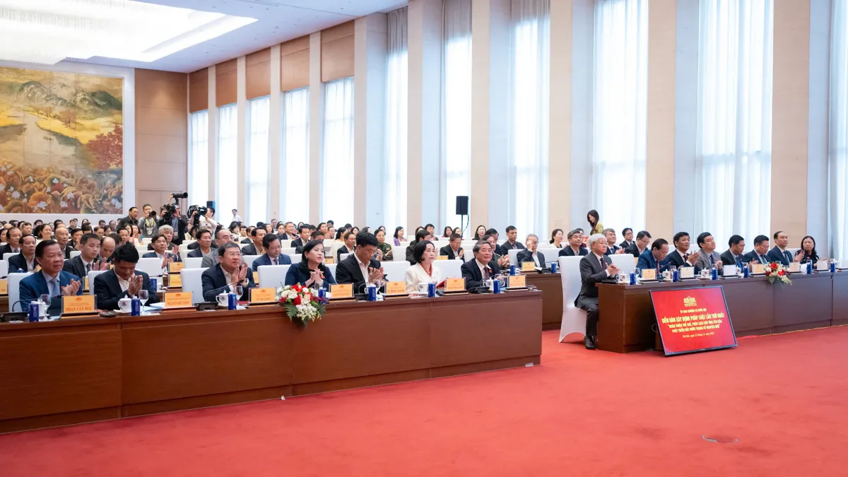 Chủ tịch Quốc hội: Bảo đảm mọi đạo luật đều xuất phát từ lợi ích quốc gia, nguyện vọng của người dân - Ảnh 1.