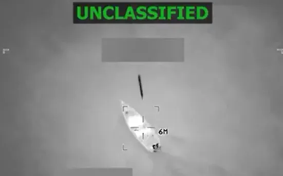 Quân đội Mỹ tấn công vào một con tàu ở Biển Caribe vào ngày 23/10/2025 (Ảnh: AFP/Getty)